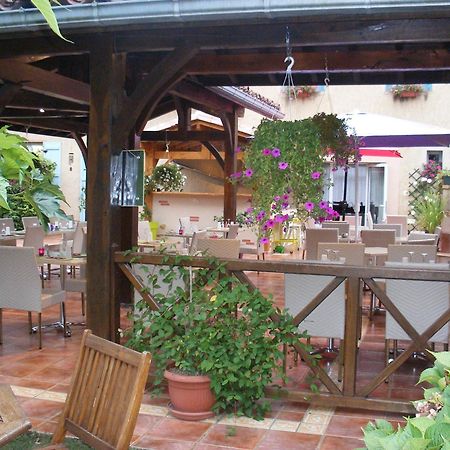 Hotel Restaurant Du Commerce Estang Ngoại thất bức ảnh