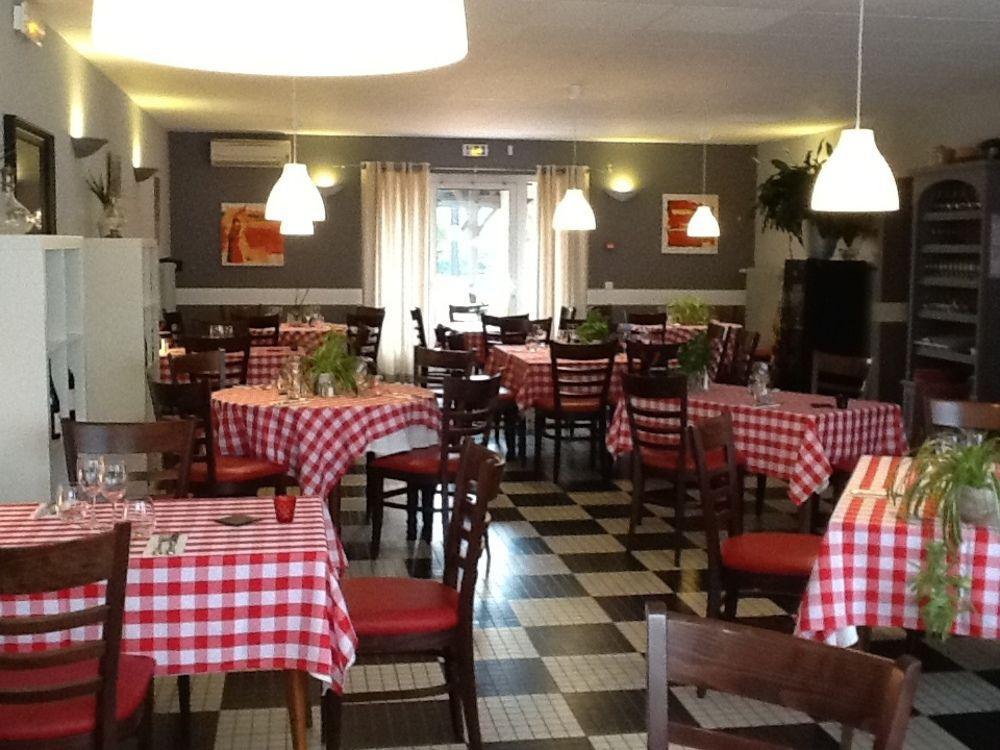 Hotel Restaurant Du Commerce Estang Ngoại thất bức ảnh