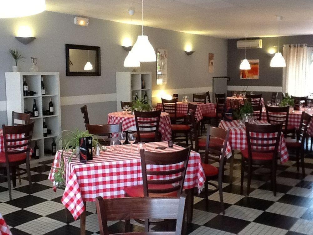 Hotel Restaurant Du Commerce Estang Ngoại thất bức ảnh