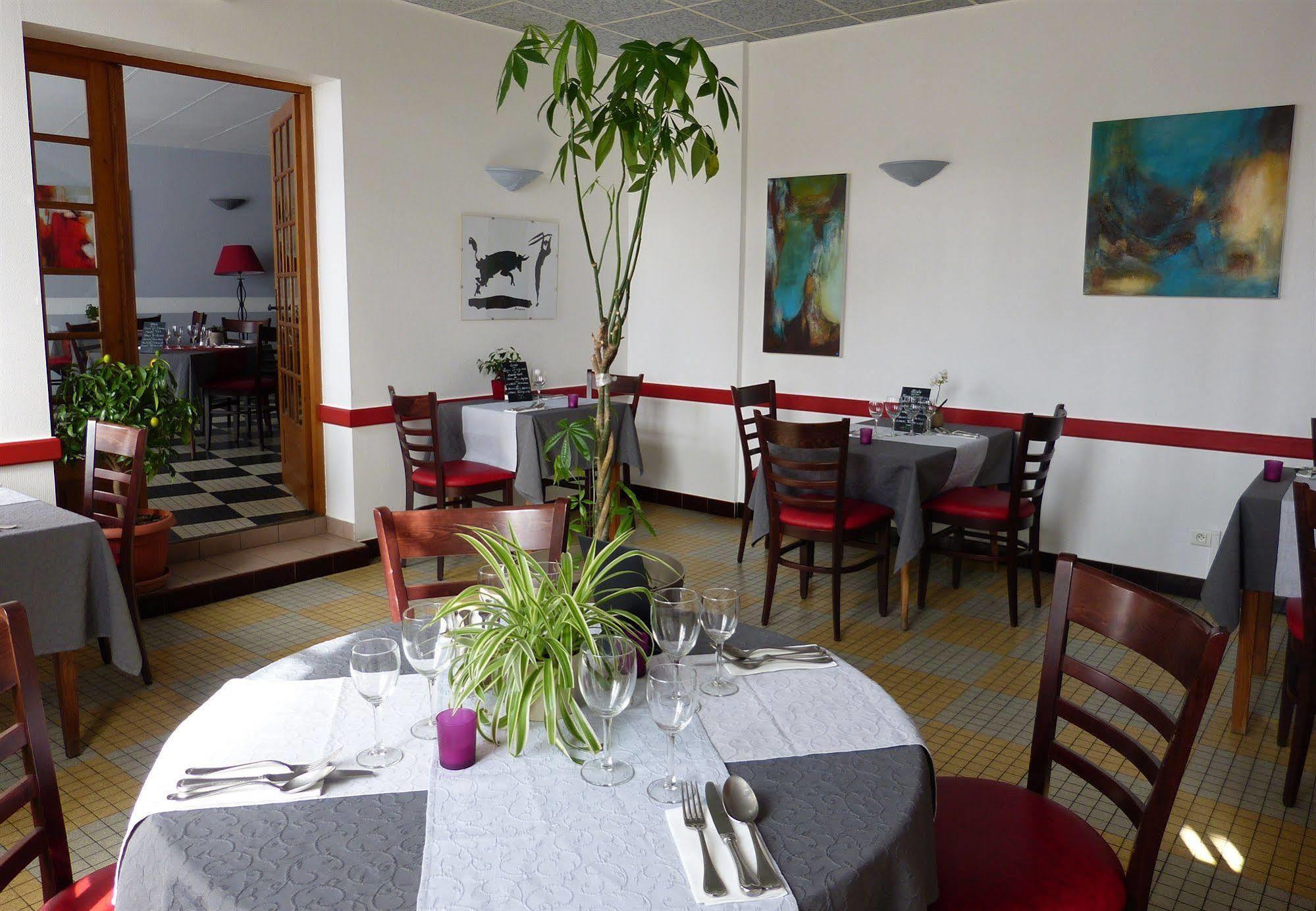 Hotel Restaurant Du Commerce Estang Ngoại thất bức ảnh