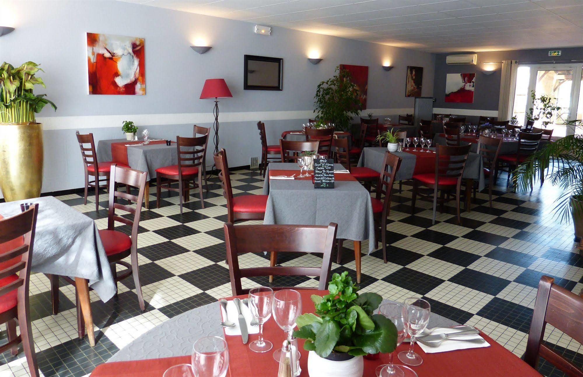 Hotel Restaurant Du Commerce Estang Ngoại thất bức ảnh