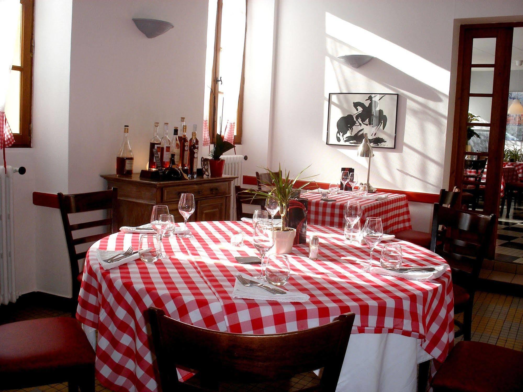 Hotel Restaurant Du Commerce Estang Ngoại thất bức ảnh