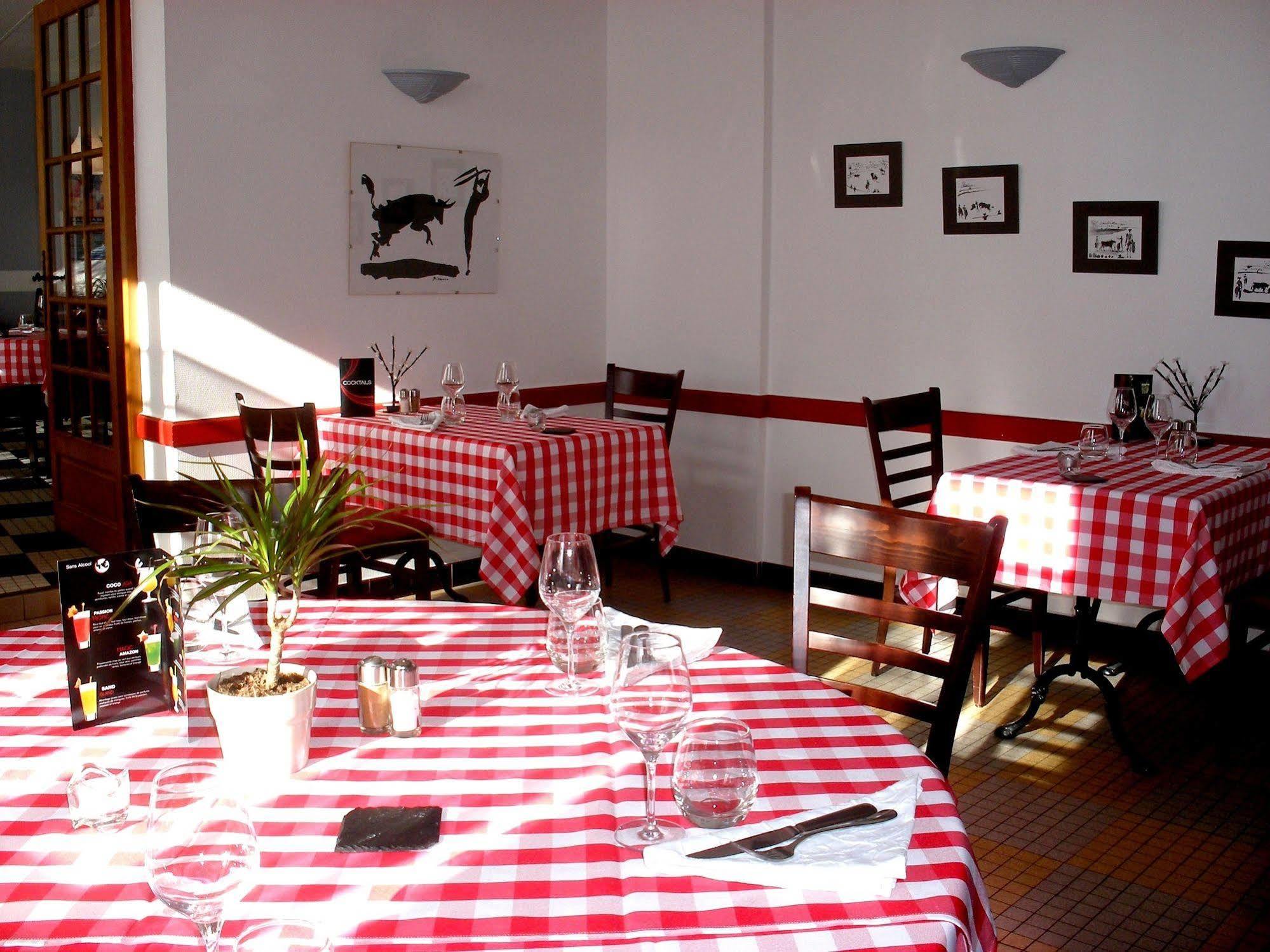 Hotel Restaurant Du Commerce Estang Ngoại thất bức ảnh