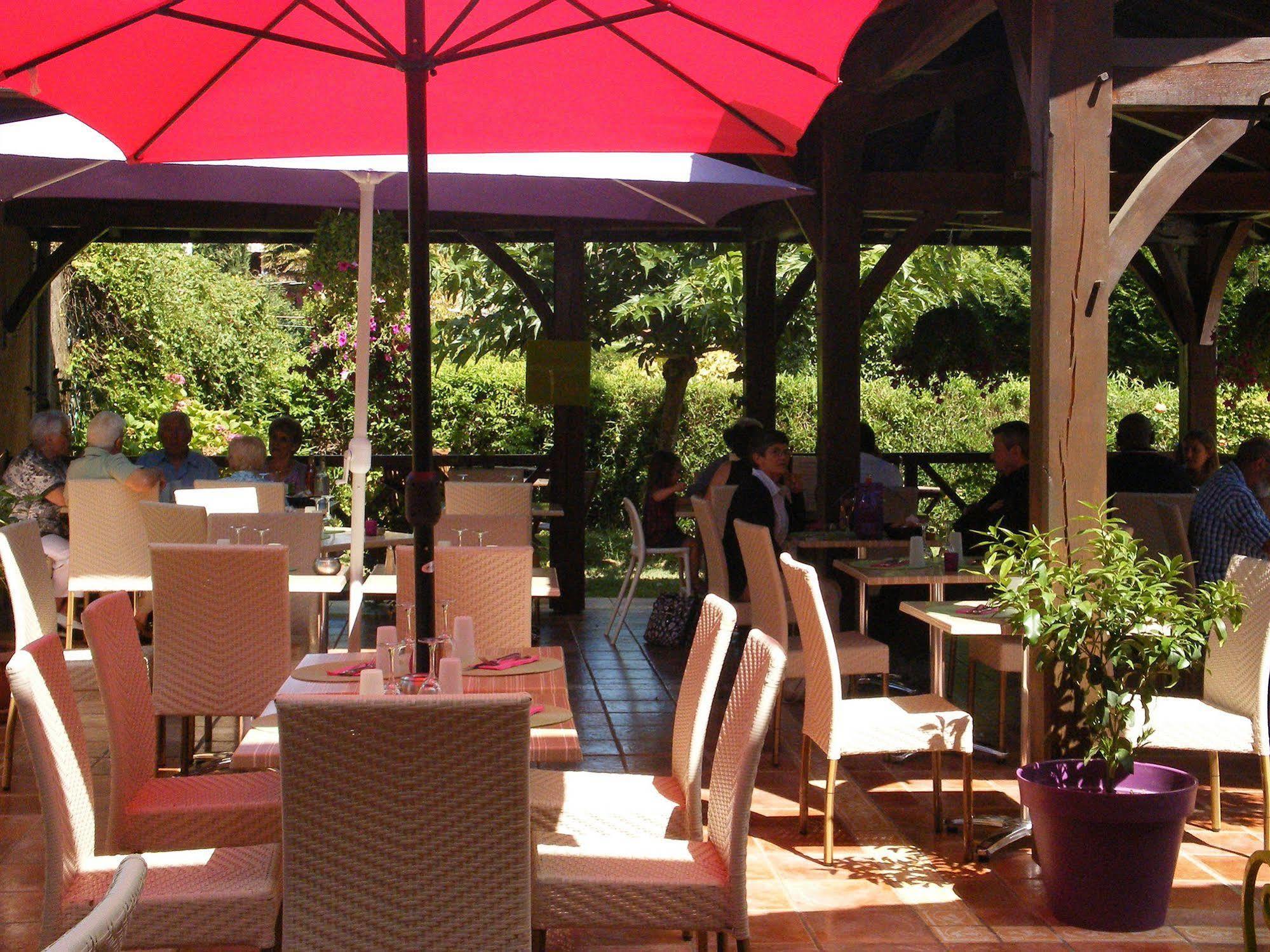 Hotel Restaurant Du Commerce Estang Ngoại thất bức ảnh