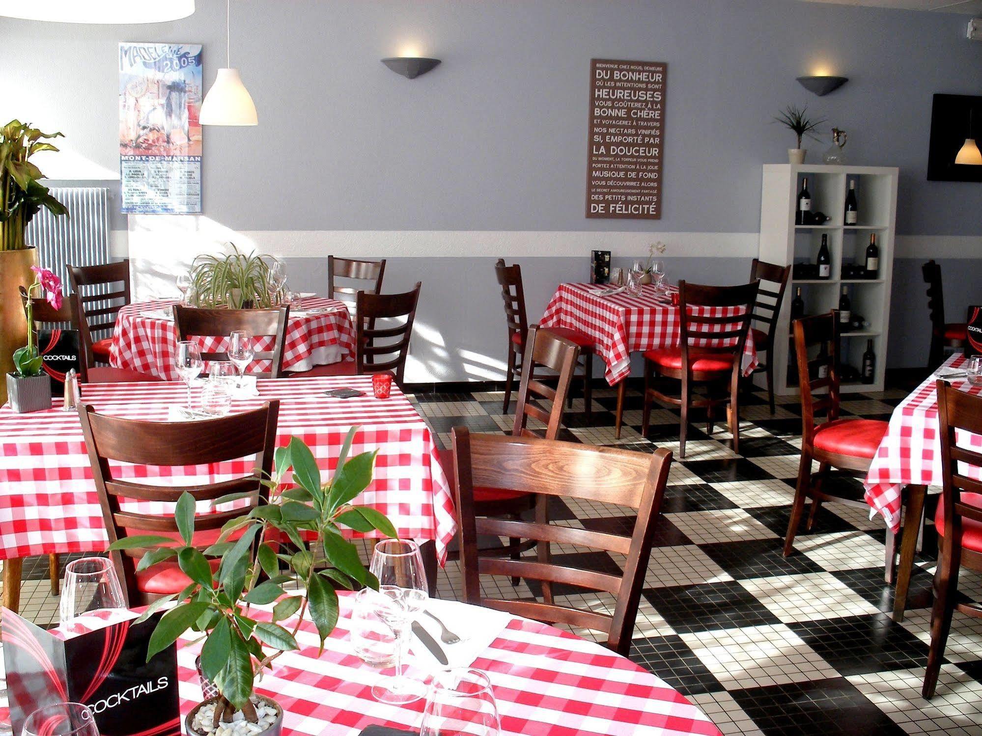 Hotel Restaurant Du Commerce Estang Ngoại thất bức ảnh