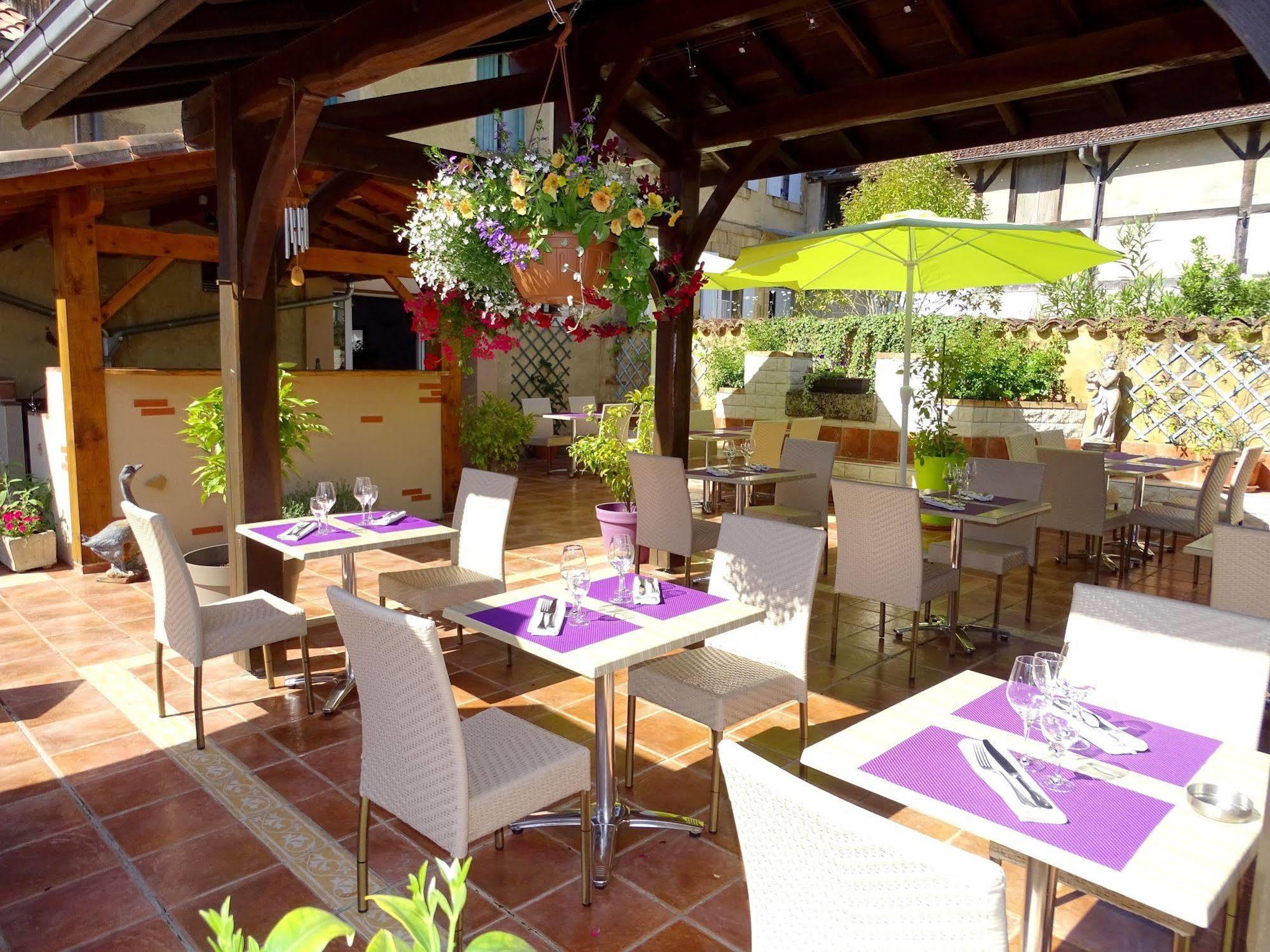 Hotel Restaurant Du Commerce Estang Ngoại thất bức ảnh